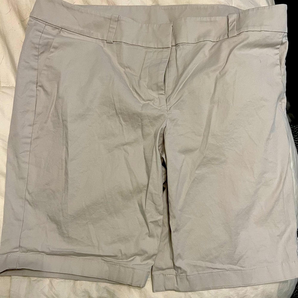 Ann Taylor shorts size 16